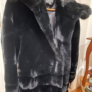 Gallery faux fur coat — NWT size M NWT